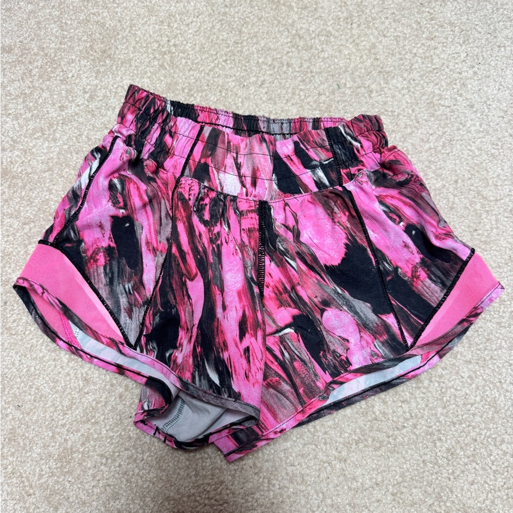Lululemon low rise hotty hot shorts
